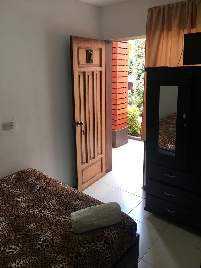 The Backpacker Hostal Ібарра Екстер'єр фото