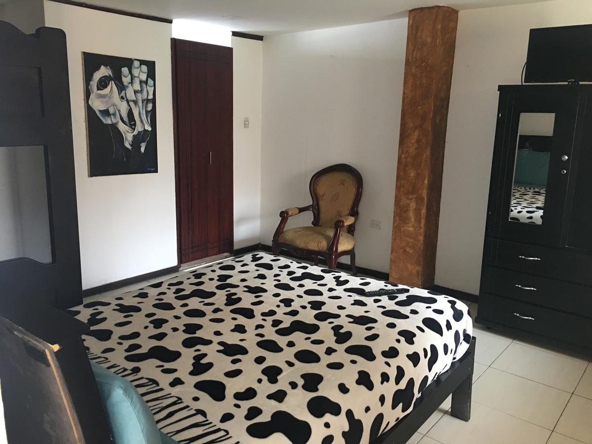 The Backpacker Hostal Ібарра Екстер'єр фото
